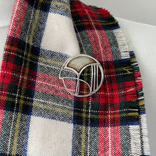 Carica l'immagine nel visualizzatore di Gallery, Vintage Scottish Silver Art Nouveau Brooch, Pat Cheney/Ditchfield Glass. Round Stylised Lily Flower Sterling Silver & Enamel Brooch