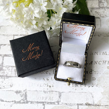 Carica l'immagine nel visualizzatore di Gallery, Vintage 9ct White Gold Patterned Wedding Band Ring. Star & Sunburst 5mm Band Ring. 1970s Wedding Ring, London Hallmark, Sz M-1/2 UK, 6.5 US