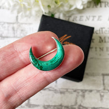 画像をギャラリービューアに読み込む, Victorian Scottish Malachite & Silver Crescent Moon Brooch. Small Antique "Honeymoon" Lapel/Tie/Cravat/Stock Pin. Scottish Pebble Jewelry