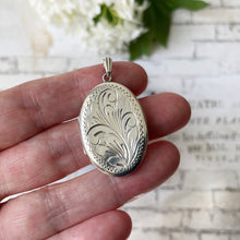 Lade das Bild in den Galerie-Viewer, Vintage Edwardian Style English Sterling Silver Locket & Curb Chain. 1970s Floral Engraved Slender Oval Photo Locket Necklace.