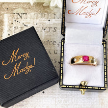 Lade das Bild in den Galerie-Viewer, Vintage 14ct Gold Hot Pink Sapphire & Diamond Gypsy Ring. Yellow Gold 3-Stone Trilogy "Eye" Ring. Anniversary/Wedding Band Size M-1/2/6.5