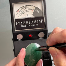 Lade das Bild in den Galerie-Viewer, Large Antique Natural Jadeite Jade Silver Brooch. Edwardian Emerald Green Jade Cabochon Statement Brooch. Sterling Silver Gemset Oval Brooch