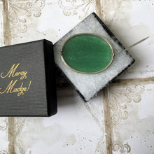 Lade das Bild in den Galerie-Viewer, Large Antique Natural Jadeite Jade Silver Brooch. Edwardian Emerald Green Jade Cabochon Statement Brooch. Sterling Silver Gemset Oval Brooch