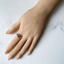 Carica l'immagine nel visualizzatore di Gallery, Vintage 9ct Rose Gold Signet Ring. Edwardian Style Floral Engraved Gold Signet Ring. Classic Lady's English Signet Ring Size N.5 (UK) 7 (US)
