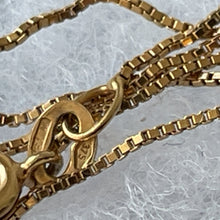 Lade das Bild in den Galerie-Viewer, Vintage 9ct Gold Amethyst & Pearl Pendant On 9ct Gold Chain. English Yellow Gold Art Nouveau Style Openwork Pendant Necklace.