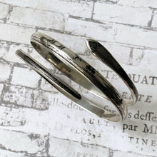 Lade das Bild in den Galerie-Viewer, Art Deco Egyptian Revival Engraved Silver & Enamel Snake Bangle. 1930s 3-Coil Snake Forearm Bangle Bracelet. Antique Love Token Jewellery