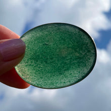 Lade das Bild in den Galerie-Viewer, Large Antique Natural Jadeite Jade Silver Brooch. Edwardian Emerald Green Jade Cabochon Statement Brooch. Sterling Silver Gemset Oval Brooch