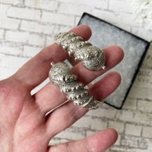 Lade das Bild in den Galerie-Viewer, Victorian Etruscan Revival Silver Snake Bangle. Antique Wraparound Cuff Bracelet. British Design Registered Love Token Bangle Bracelet
