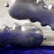 Lade das Bild in den Galerie-Viewer, Victorian Etruscan Revival Silver Snake Bangle. Antique Wraparound Cuff Bracelet. British Design Registered Love Token Bangle Bracelet