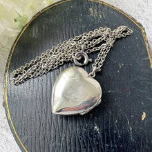 Lade das Bild in den Galerie-Viewer, Vintage Sterling Silver Engraved Heart Locket Necklace. Large Love Heart Locket & Chain. Edwardian Style Floral Engraved Sweetheart Locket
