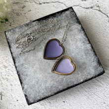 Lade das Bild in den Galerie-Viewer, Vintage Sterling Silver Engraved Heart Locket Necklace. Large Love Heart Locket & Chain. Edwardian Style Floral Engraved Sweetheart Locket