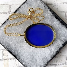 Cargar imagen en el visor de la galería, Vintage Italian 18ct Gold Natural Blue Agate Cameo Necklace. Del Gatto Italy Art Nouveau Woman Cameo Pendant. Large Gemstone Cameo Pendant