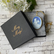 Cargar imagen en el visor de la galería, Vintage Italian 18ct Gold Natural Blue Agate Cameo Necklace. Del Gatto Italy Art Nouveau Woman Cameo Pendant. Large Gemstone Cameo Pendant