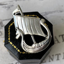 Lade das Bild in den Galerie-Viewer, Vintage Scottish Silver Viking Longship Brooch, Shetland Silvercraft 1970. Scandinavian Inspired Figural Lapel Pin. Celtic Silver Jewellery