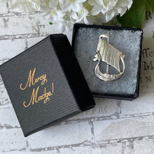 Lade das Bild in den Galerie-Viewer, Vintage Scottish Silver Viking Longship Brooch, Shetland Silvercraft 1970. Scandinavian Inspired Figural Lapel Pin. Celtic Silver Jewellery