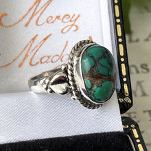 Charger l'image dans la galerie, Vintage Sterling Silver & Turquoise Native American Ring. Heart Motif Turquoise Gemstone Cabochon Ring. Boho Silver Ring, UK/K, US/5-1/4