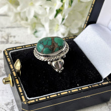 Charger l'image dans la galerie, Vintage Sterling Silver & Turquoise Native American Ring. Heart Motif Turquoise Gemstone Cabochon Ring. Boho Silver Ring, UK/K, US/5-1/4