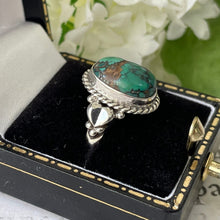 Charger l'image dans la galerie, Vintage Sterling Silver & Turquoise Native American Ring. Heart Motif Turquoise Gemstone Cabochon Ring. Boho Silver Ring, UK/K, US/5-1/4
