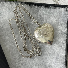Lade das Bild in den Galerie-Viewer, Vintage Sterling Silver Engraved Heart Locket Necklace. Large Love Heart Locket & Chain. Edwardian Style Floral Engraved Sweetheart Locket
