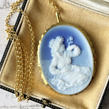 Cargar imagen en el visor de la galería, Vintage Italian 18ct Gold Natural Blue Agate Cameo Necklace. Del Gatto Italy Art Nouveau Woman Cameo Pendant. Large Gemstone Cameo Pendant