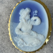 Cargar imagen en el visor de la galería, Vintage Italian 18ct Gold Natural Blue Agate Cameo Necklace. Del Gatto Italy Art Nouveau Woman Cameo Pendant. Large Gemstone Cameo Pendant