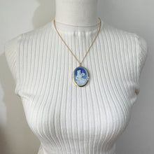 Cargar imagen en el visor de la galería, Vintage Italian 18ct Gold Natural Blue Agate Cameo Necklace. Del Gatto Italy Art Nouveau Woman Cameo Pendant. Large Gemstone Cameo Pendant