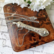 Lade das Bild in den Galerie-Viewer, Vintage Art Nouveau Sterling Silver Etui Pendant Necklace. Victorian Style Needle Case Chatelaine Pendant. Keepsake Memorial Stash Pendant