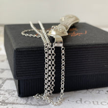 Lade das Bild in den Galerie-Viewer, Vintage Art Nouveau Sterling Silver Etui Pendant Necklace. Victorian Style Needle Case Chatelaine Pendant. Keepsake Memorial Stash Pendant