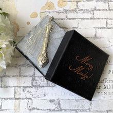 Lade das Bild in den Galerie-Viewer, Vintage Art Nouveau Sterling Silver Etui Pendant Necklace. Victorian Style Needle Case Chatelaine Pendant. Keepsake Memorial Stash Pendant