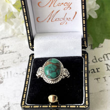 Charger l'image dans la galerie, Vintage Sterling Silver & Turquoise Native American Ring. Heart Motif Turquoise Gemstone Cabochon Ring. Boho Silver Ring, UK/K, US/5-1/4
