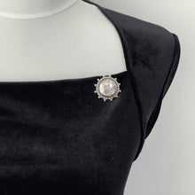 Cargar imagen en el visor de la galería, Antique Victorian Silver & Pearl Sweetheart Brooch. Aesthetic Engraved Ivy Domed Button Brooch. Sterling Silver Small Round Lapel/Collar Pin