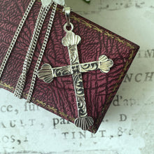 Charger l'image dans la galerie, Vintage English Sterling Silver Cross Pendant Necklace. Engraved Silver Large Trefoil Cross & 22" Chain. Christian Cross Bottony Pendant