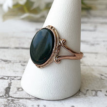 Cargar imagen en el visor de la galería, Antique Edwardian 9ct Rose Gold Scottish Bloodstone Ring. Signet Seal Style Ring, Chester 1916. English Etruscan Revival Ring, Size R/8-1/4