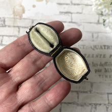Lade das Bild in den Galerie-Viewer, Antique Blue Leather "Russells" Jewellers Ring Box. English Victorian Engagement Ring Box. Dark Blue/Black Kidskin Display/Staging Ring Box