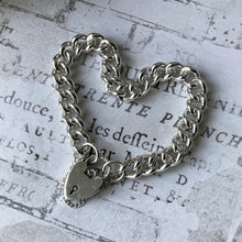 Carica l'immagine nel visualizzatore di Gallery, Vintage 1964 Sterling Silver Heart Padlock Curb Bracelet