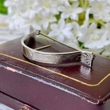 Cargar imagen en el visor de la galería, Edwardian Art Nouveau Sterling Silver Posy Holder Brooch. Rare Antique Silver Boutonniere/Buttonhole Lapel Pin. Wedding Groom Accessories.