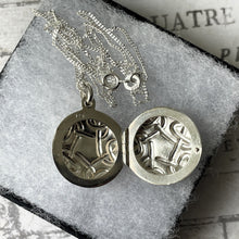 Cargar imagen en el visor de la galería, Vintage Sterling Silver Celtic Knot Locket Necklace. Infinity/Love Knot Round Silver Photo Locket, Curb Chain. Puffy Pendant Locket Necklace