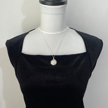 Cargar imagen en el visor de la galería, Vintage Sterling Silver Celtic Knot Locket Necklace. Infinity/Love Knot Round Silver Photo Locket, Curb Chain. Puffy Pendant Locket Necklace