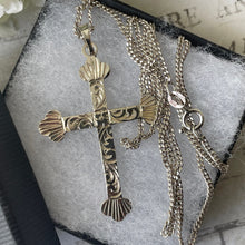 Charger l'image dans la galerie, Vintage English Sterling Silver Cross Pendant Necklace. Engraved Silver Large Trefoil Cross & 22" Chain. Christian Cross Bottony Pendant