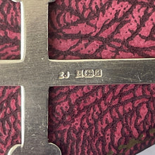 Charger l'image dans la galerie, Vintage English Sterling Silver Cross Pendant Necklace. Engraved Silver Large Trefoil Cross & 22" Chain. Christian Cross Bottony Pendant