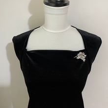 Cargar imagen en el visor de la galería, Vintage William Spratling 980 Silver Hummingbird Brooch. 1930s Retro Figural Fantasy Bird Lapel Pin. Designer Silver Jewelry, Taxco Mexico