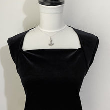 Cargar imagen en el visor de la galería, Vintage Victorian Style Sterling Silver Anchor Pendant Necklace. Fancy Silver Rope "Fouled" Anchor Engraved Pendant On Curb Chain.