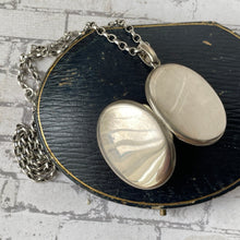 Cargar imagen en el visor de la galería, Vintage 1950s Silver Photo Locket Pendant On Short Chunky Belcher Chain. High Polished Sterling Silver Large Oval Locket Pendant Necklace.