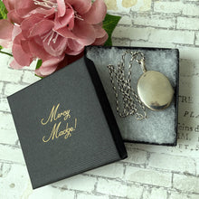 Cargar imagen en el visor de la galería, Vintage 1950s Silver Photo Locket Pendant On Short Chunky Belcher Chain. High Polished Sterling Silver Large Oval Locket Pendant Necklace.