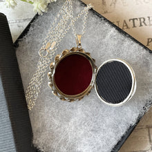 Cargar imagen en el visor de la galería, Vintage English Sterling Silver "Forget Me Not" Locket Locket Pendant Necklace. Victorian Revival Floral Engraved Large Round Locket & Chain