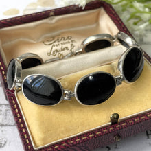 Cargar imagen en el visor de la galería, Vintage Whitby Jet Gemstone Sterling Silver Bracelet. English Jet Cabochon Bracelet. Black Gemstone Sterling Silver Bracelet.