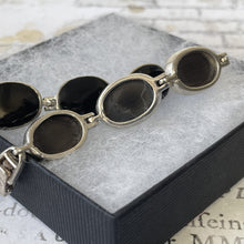 Cargar imagen en el visor de la galería, Vintage Whitby Jet Gemstone Sterling Silver Bracelet. English Jet Cabochon Bracelet. Black Gemstone Sterling Silver Bracelet.