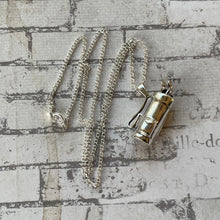 Charger l'image dans la galerie, Vintage 1970s Sterling Silver Figural Golf Pendant Necklace