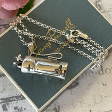 Charger l'image dans la galerie, Vintage 1970s Sterling Silver Figural Golf Pendant Necklace