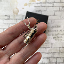Charger l'image dans la galerie, Vintage 1970s Sterling Silver Figural Golf Pendant Necklace